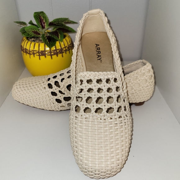 Array Shoes - ARRAY Tori women's Natural color slip on flats. 8.5 N